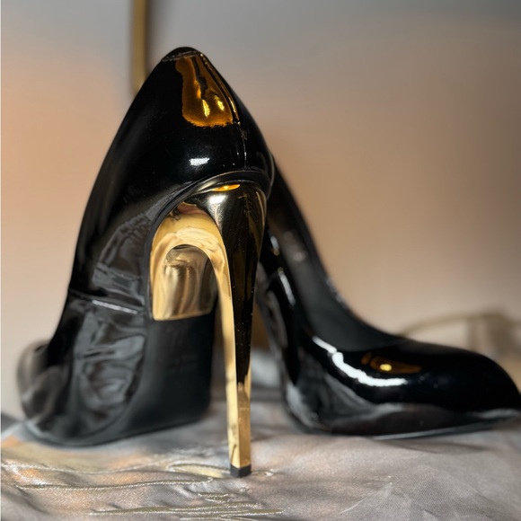 Giuseppe Zanotti Black and Gold Heels with Metallic Accents - Picture 5 of 6